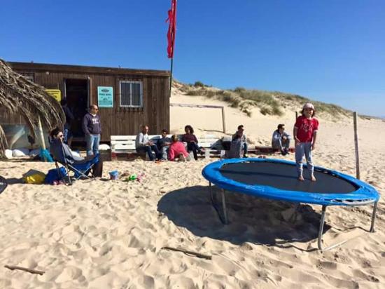 Team building beach games, SUP, surf and kitesurf – Costa da Caparica, Lisbon