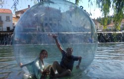 Waterballs, water fun in the center of Tomar for all ages